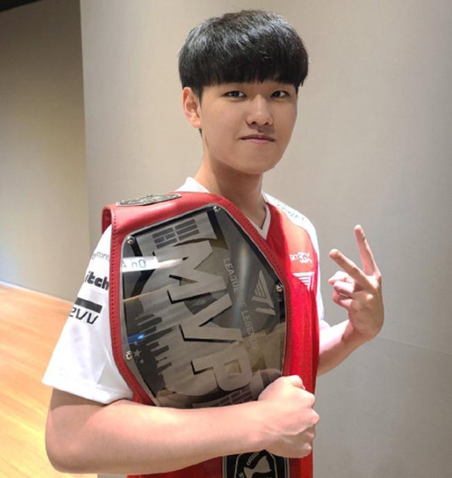 境中连续两 境中连续两