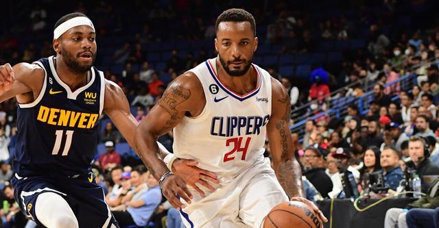 在接受采访 在接受采访